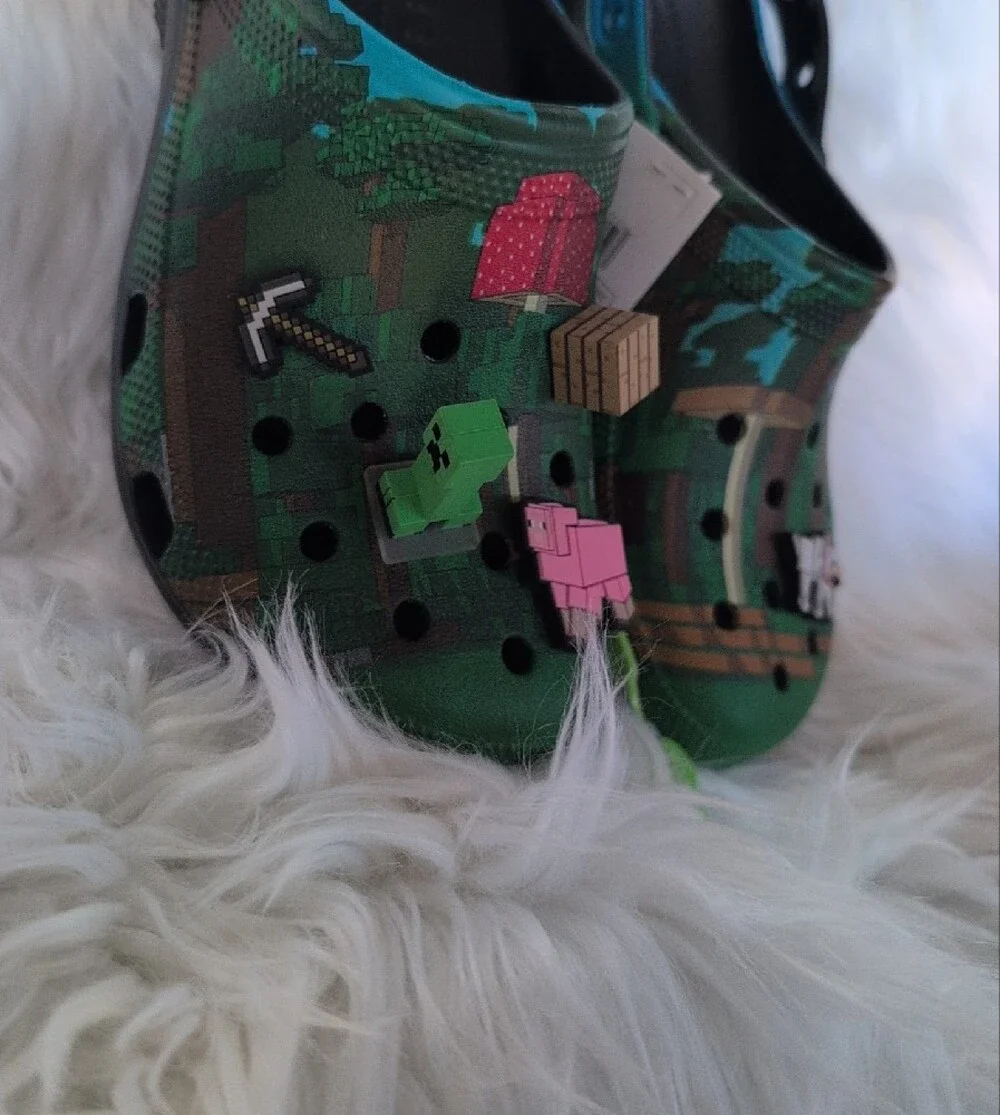 CROCS Unisex Adult Green Minecraft Clogs with Game Charms